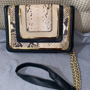 Ladies purse with strap